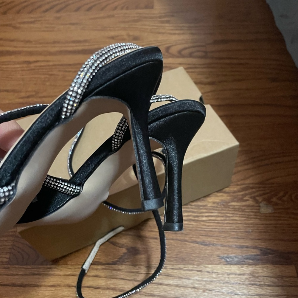 Pointed Toe Heels - Picture 4 of 4